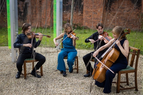 Sacconi Quartet with Steffan Morris