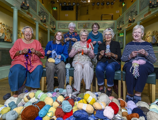 Make a splash: help knit...