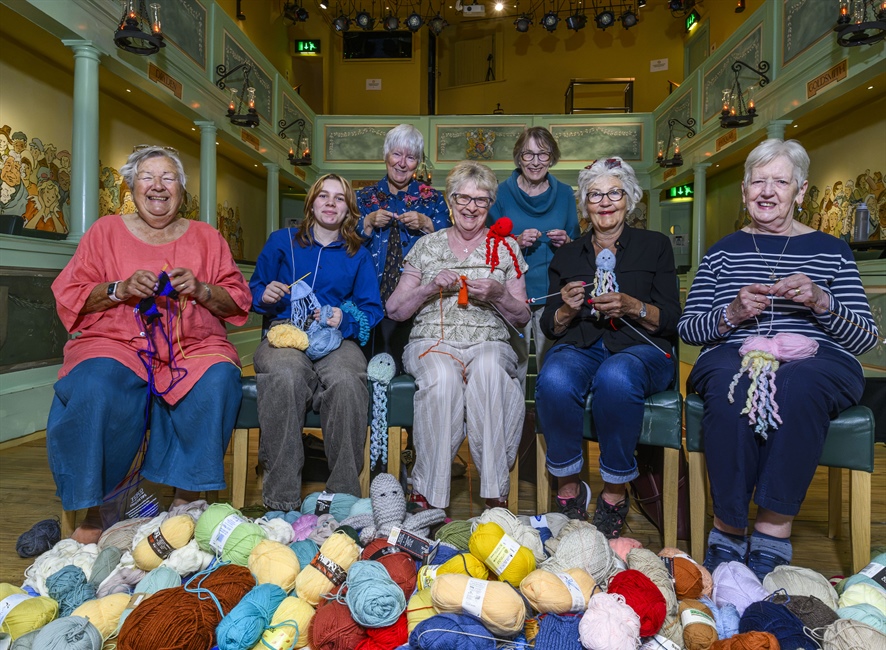 Make a splash: help knit...