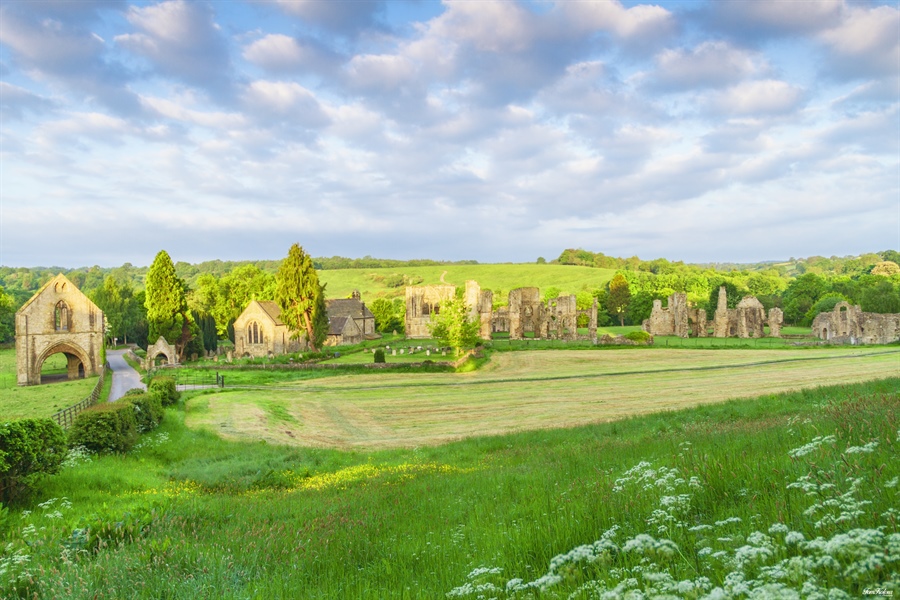 Free tours of Easby Abbey