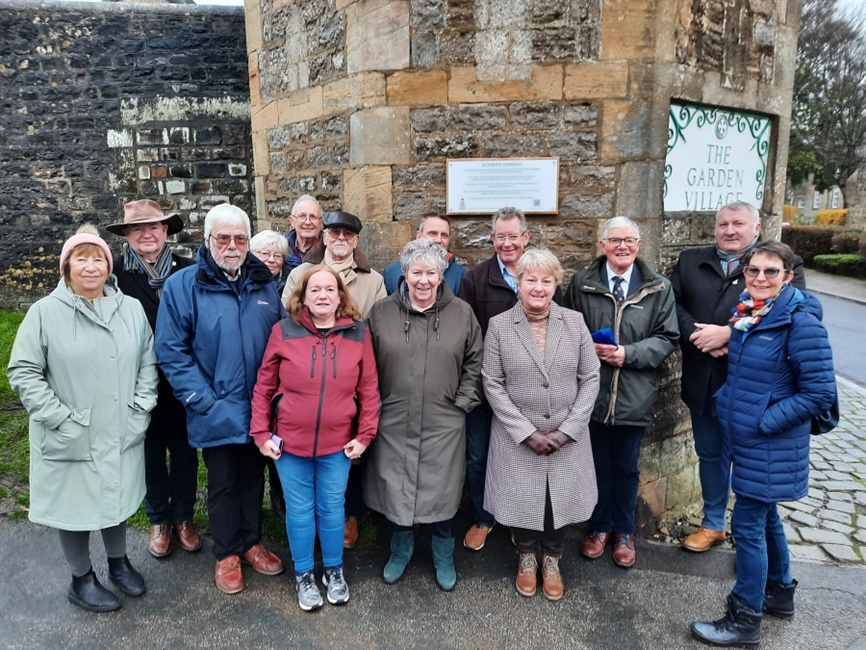 Plaque unveiled at Richmond landmark