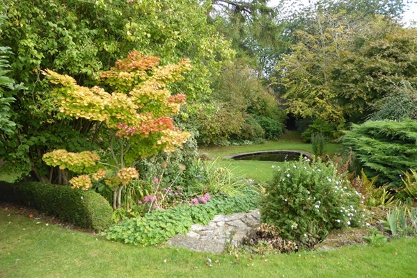 Skeeby Manor House Garden to...